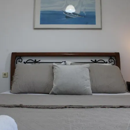 Stardust, The Studio 아다마스