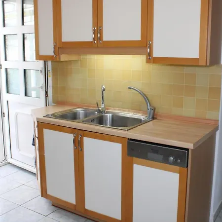 Stardust, The Studio Apartment